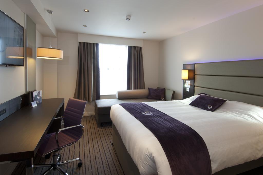 Premier Inn London City - Aldgate Londres Quarto foto