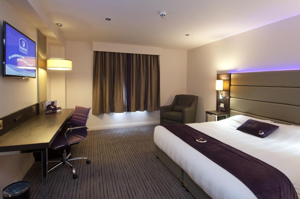 Premier Inn London City - Aldgate Londres Quarto foto