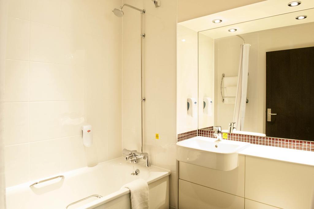 Premier Inn London City - Aldgate Londres Quarto foto